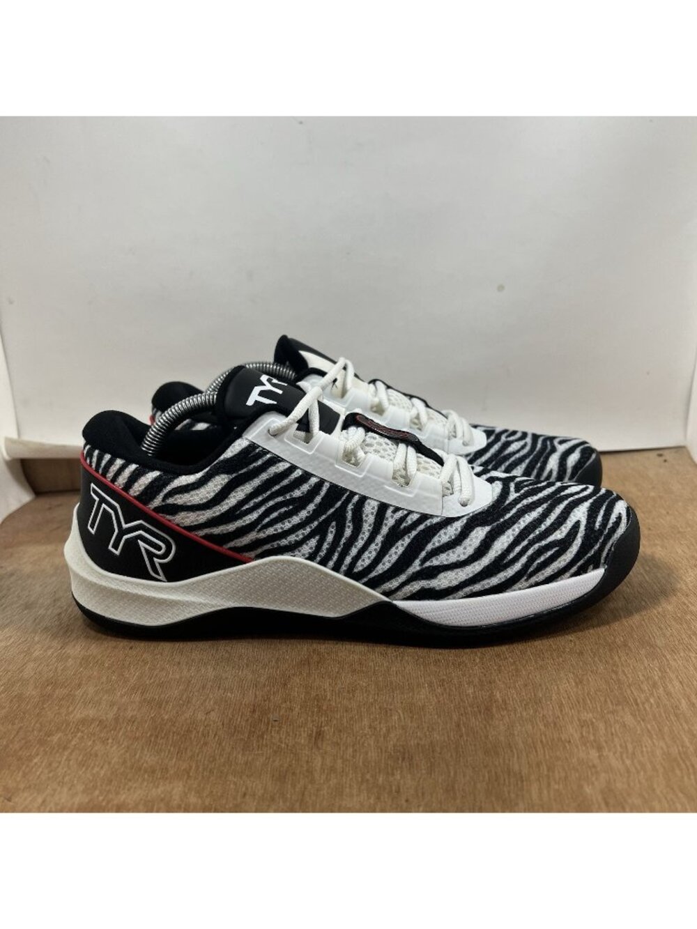TYR CXT-2 Trainer Men Size 9 Black White Cross Training Shoes
